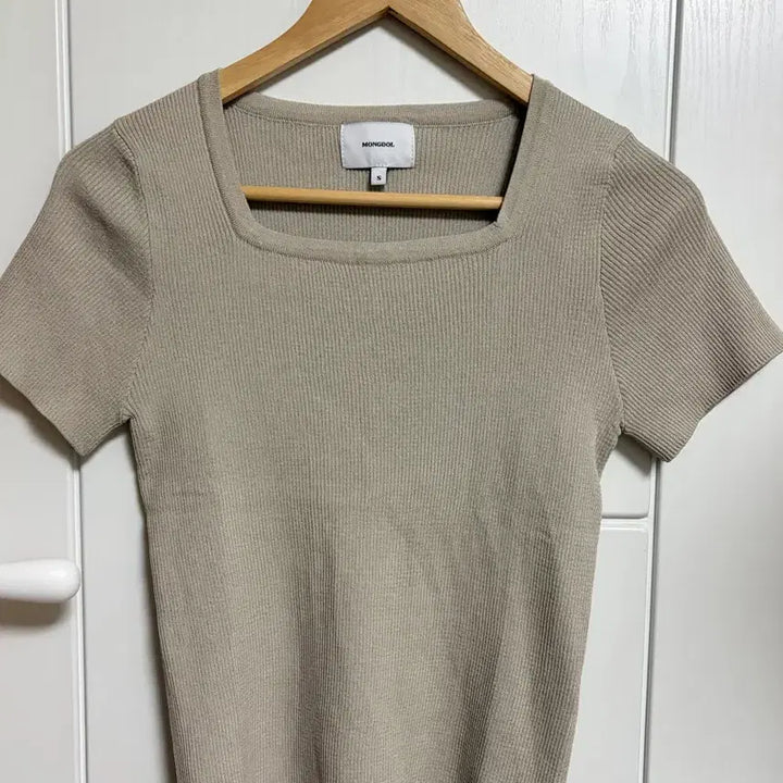 [BUNJANG] Mongdol Square Neck Short Sleeve Knit Beige / 몽돌 스퀘어넥 반팔 니트 베이지