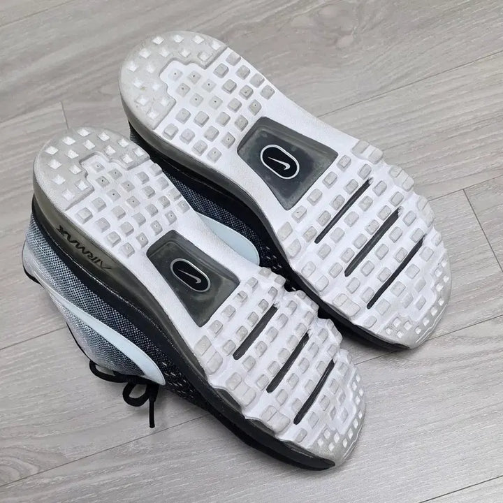 [BUNJANG] Nike Air Max 2017 Sneakers / 나이키 에어맥스 2017  225사이즈