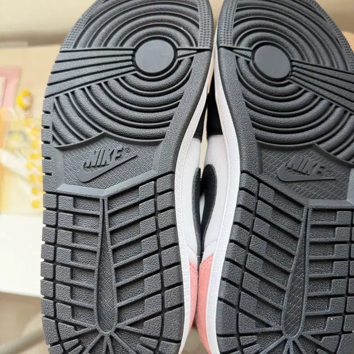[BUNJANG] Nike Air Jordan 1 Retro Low Bleached Coral (Women&