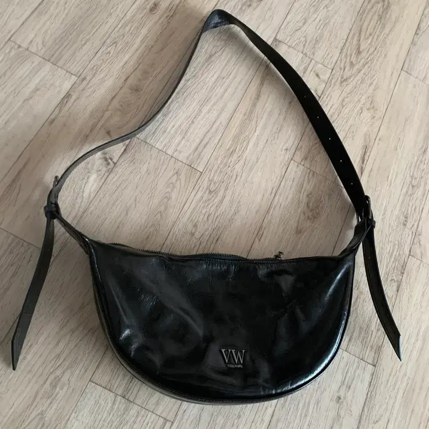[BUNJANG] Vera Wang Real Leather Hobo Bag Crossbody Bag / 베라왕 리얼천연가죽 크루아상백 호보백 크로스백,더스트백0.