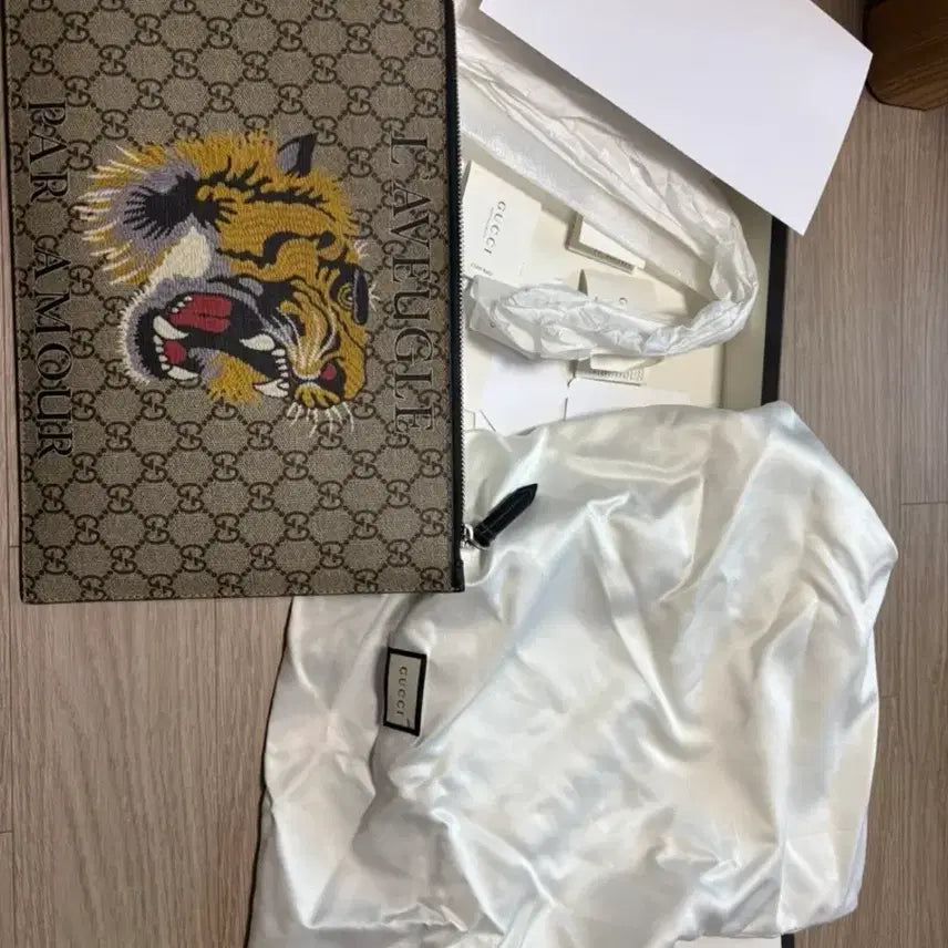 [BUNJANG] Gucci GG Supreme Clutch Bag Full Set / 구찌 GG 수프림 클러치 백 풀세트