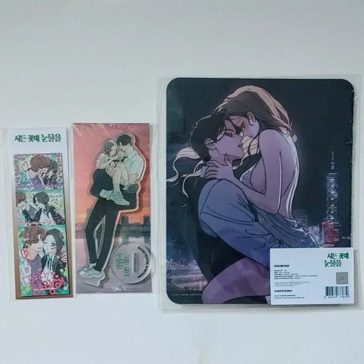 [BUNJANG] Fallen Flowers Tear Acrylic Stand + Mousepad + 4-Cut Photo Bundle Set / 시든 꽃에 눈물을 아크릴 + 마우스패드 + 네컷