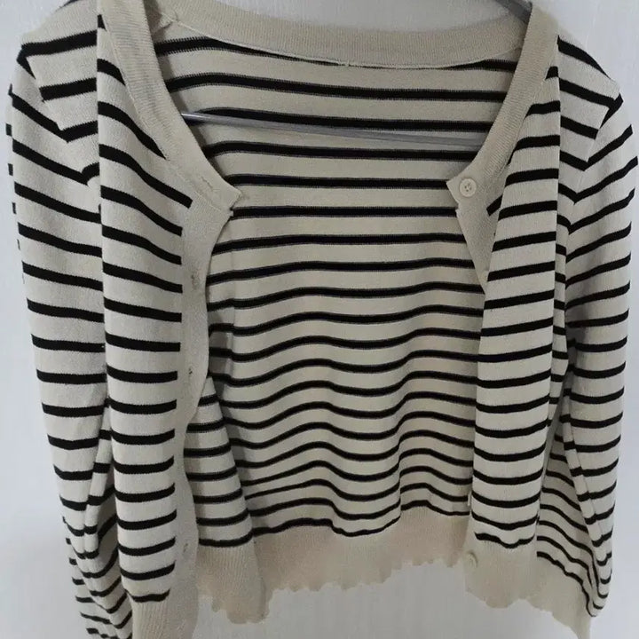 [BUNJANG] Stripe Pattern Cardigan / 스트라이프 패턴 가디건