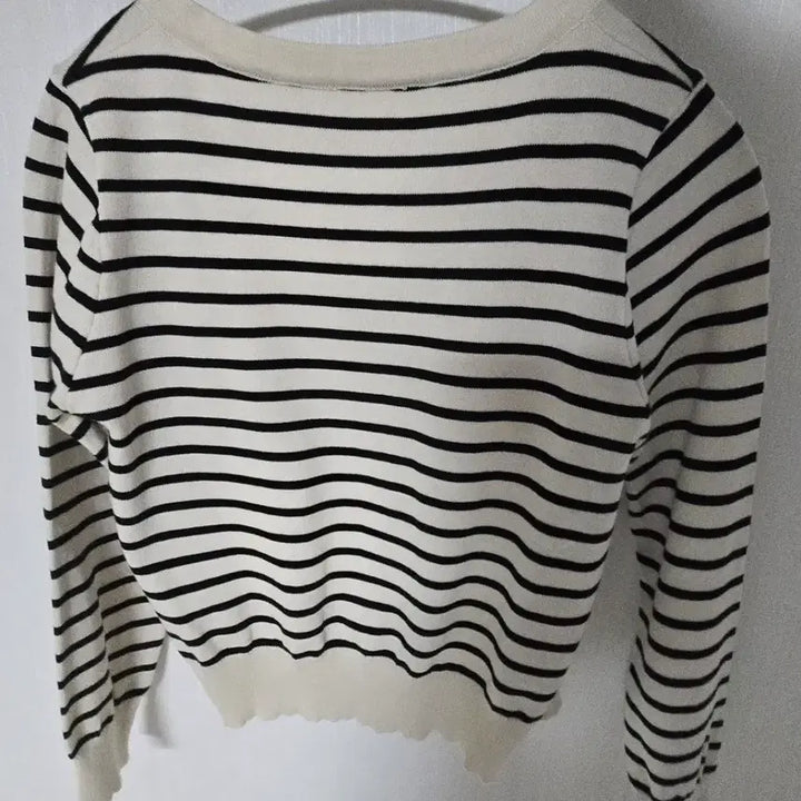 [BUNJANG] Stripe Pattern Cardigan / 스트라이프 패턴 가디건