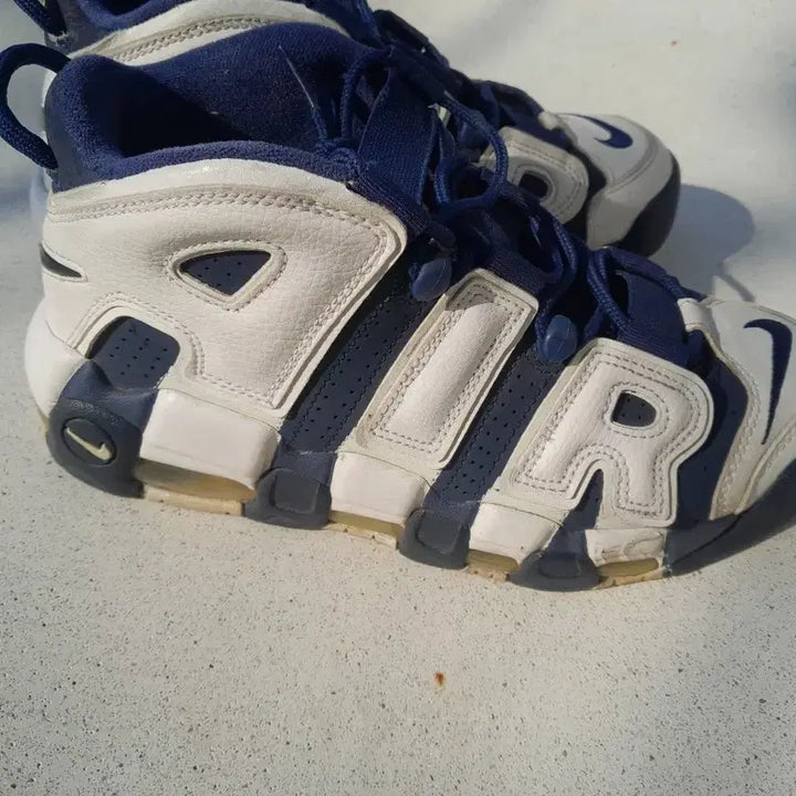 [BUNJANG] Nike Air More Uptempo White/Navy Sneakers (240mm) / 나이키 에어 모어 업템포 흰/남 운동화240