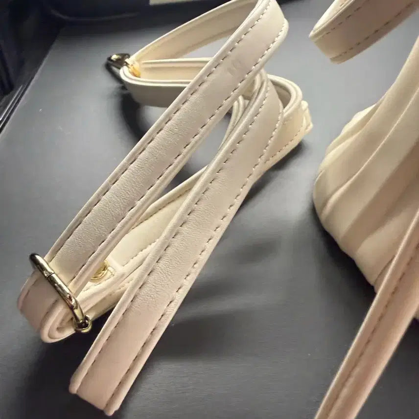 [BUNJANG] Ivory Pleated Drawstring Mini Bag / 아이보리 플리츠 미니 복조리백