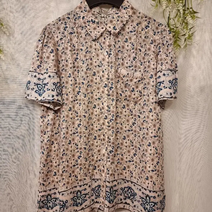 [BUNJANG] Thursday Island S Short-Sleeve Shirt Blouse / 새옷 S 셔츠형 반팔 블라우스 써스데이아일랜드