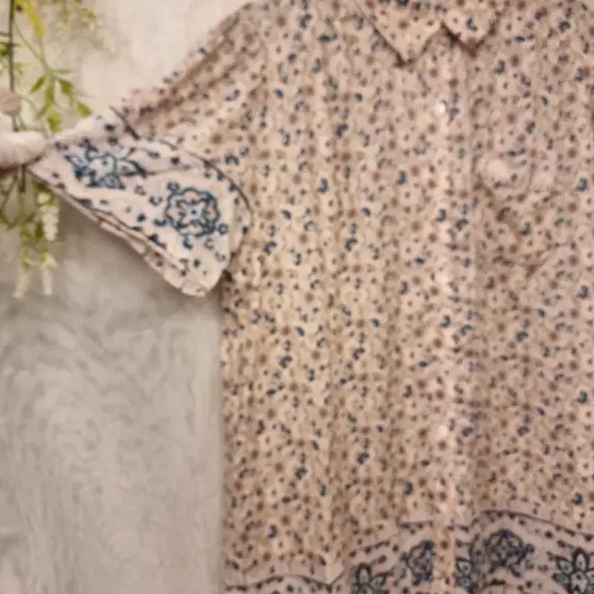 [BUNJANG] Thursday Island S Short-Sleeve Shirt Blouse / 새옷 S 셔츠형 반팔 블라우스 써스데이아일랜드