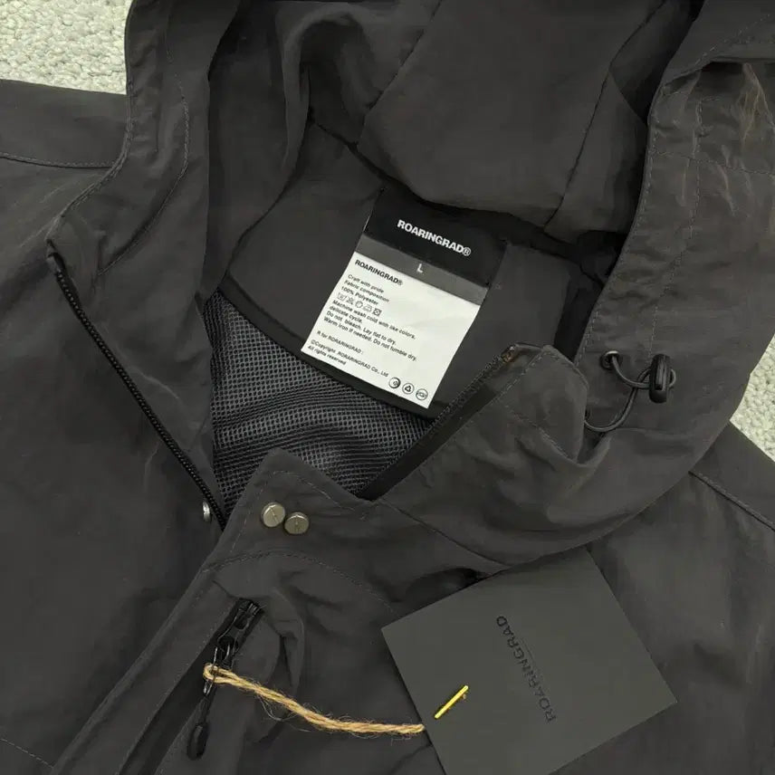 [BUNJANG] Roaringrad Utility Windbreaker Charcoal L / 로어링라드 / 유틸리티 윈드 브레이커 / L