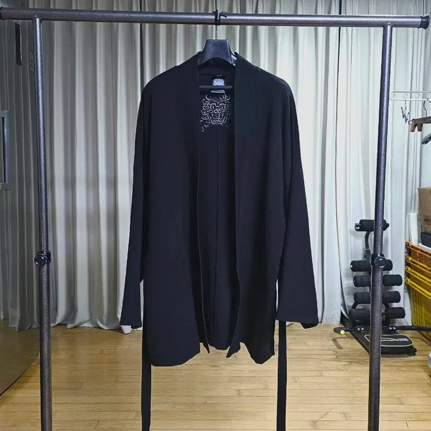 [BUNJANG] KIRTIMUKA Embroidered Durumagi Cardigan Black / 키르티무카 자수 두루마기 가디건 블랙 FREE