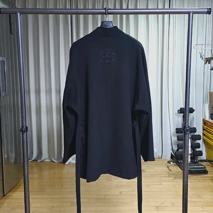 [BUNJANG] KIRTIMUKA Embroidered Durumagi Cardigan Black / 키르티무카 자수 두루마기 가디건 블랙 FREE