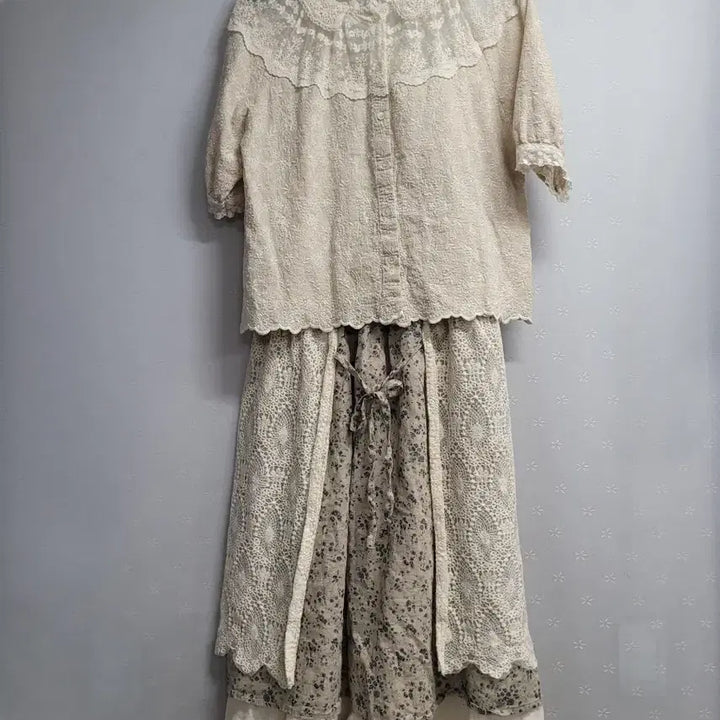 [BUNJANG] Lace Collar Embroidered Blouse / 66)레이스 칼라 자수 블라우스