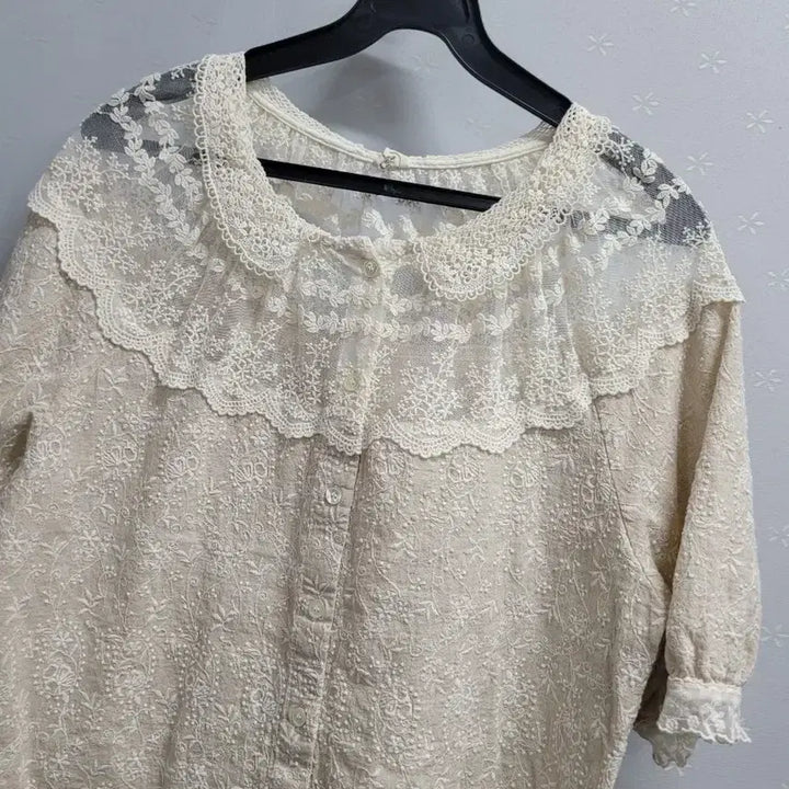 [BUNJANG] Lace Collar Embroidered Blouse / 66)레이스 칼라 자수 블라우스