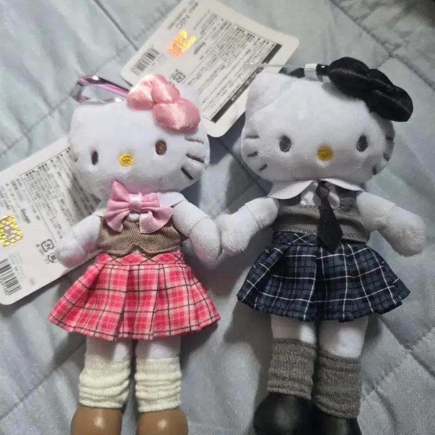 [BUNJANG] Hello Kitty Doll Keyring - School Look Check Skirt Version / 헬로키티 인형 키링 .스쿨룩 체크 스커트(정품.일본구입