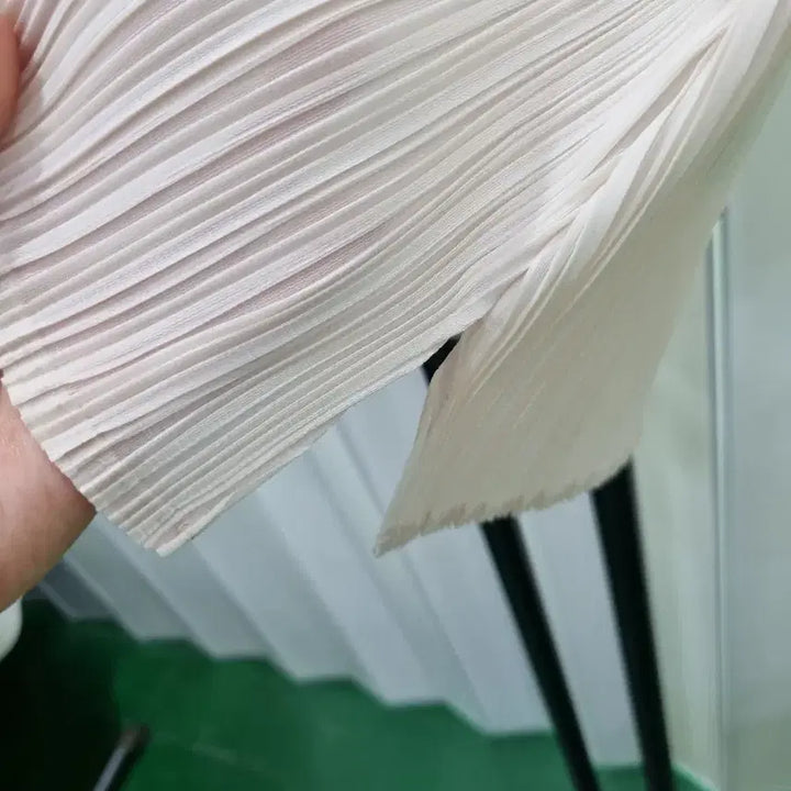 [BUNJANG] Ivory Pleated Sleeveless T-Shirt / 아이보리 플리츠 민소매 티셔츠