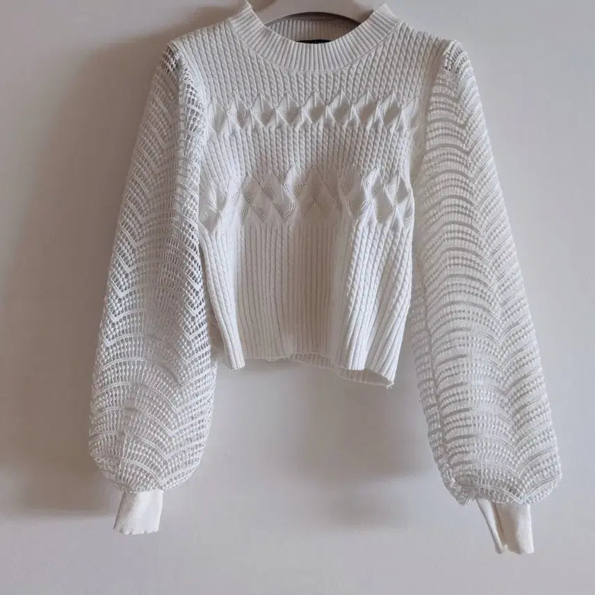 [BUNJANG] Haylynn White Knit Crop Blouse / Haylynn 화이트 니트 크롭 블라우스