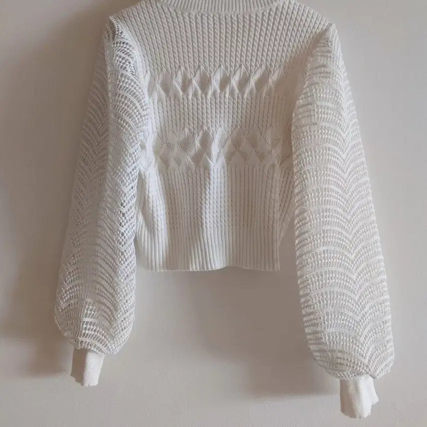 [BUNJANG] Haylynn White Knit Crop Blouse / Haylynn 화이트 니트 크롭 블라우스