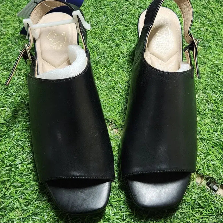 [SOLD OUT] 아가타 블랙 슬링백 샌들 240 통굽 미들힐 새컨디션