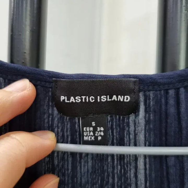 [BUNJANG] Plastic Island Navy Pleated Sleeveless Top / 플라스틱아일랜드 네이비 플리츠 민소매