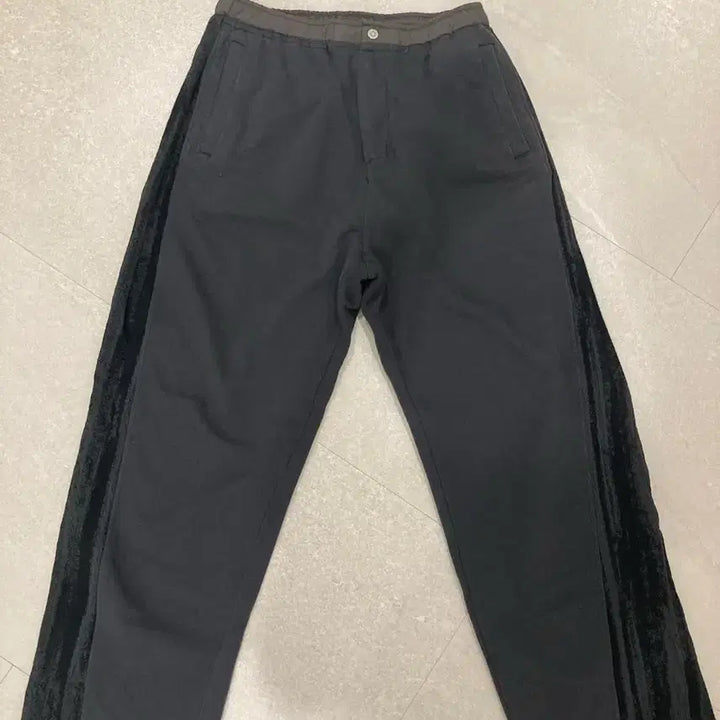 [BUNJANG] Unaffected 25ss Curved Sweatpants Charcoal L / 25ss 언어펙티드 커브드 스웻팬츠 차콜L