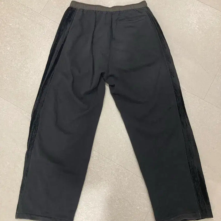 [BUNJANG] Unaffected 25ss Curved Sweatpants Charcoal L / 25ss 언어펙티드 커브드 스웻팬츠 차콜L