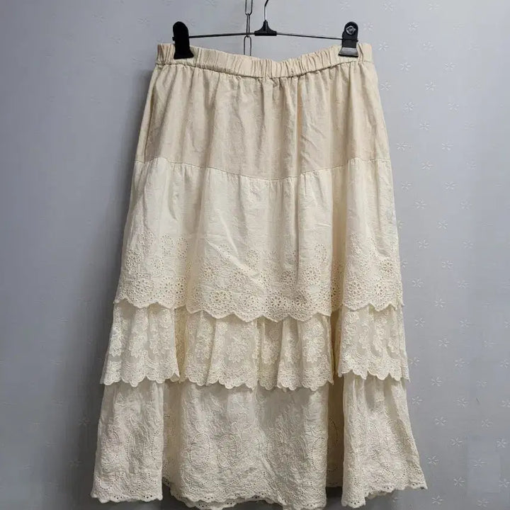 [BUNJANG] Ivory Punching Lace Long Skirt / 아이보리 펀칭 레이스 롱 스커트
