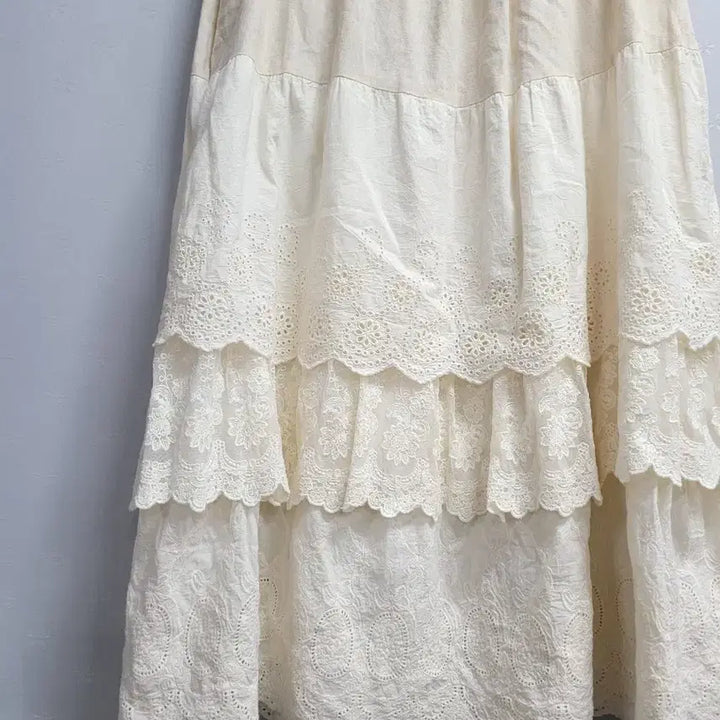 [BUNJANG] Ivory Punching Lace Long Skirt / 아이보리 펀칭 레이스 롱 스커트