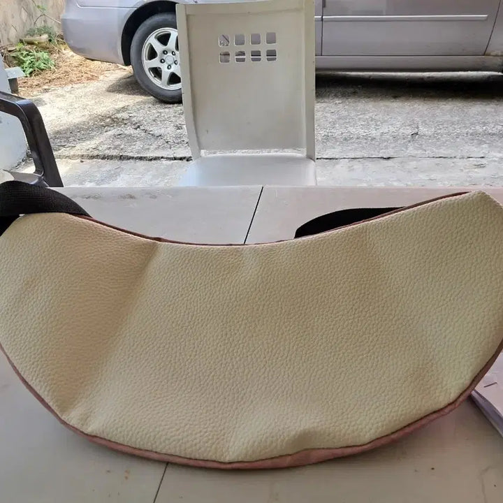 [BUNJANG] Unique Belly Fat Design Hip Bag / 뱃살 디자인 힙색 새상품
