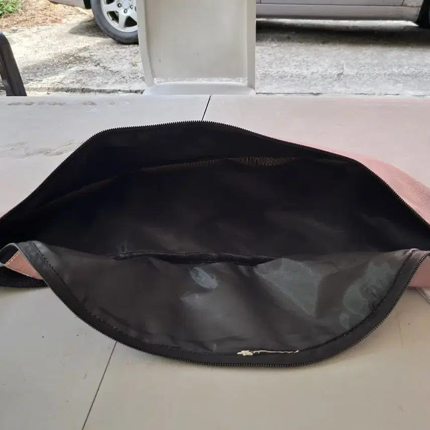 [BUNJANG] Unique Belly Fat Design Hip Bag / 뱃살 디자인 힙색 새상품
