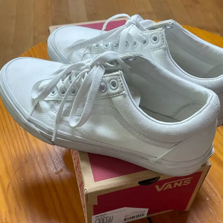 [BUNJANG] Vans Old Skool True White Sneakers / 반스 올드스쿨 트루 화이트