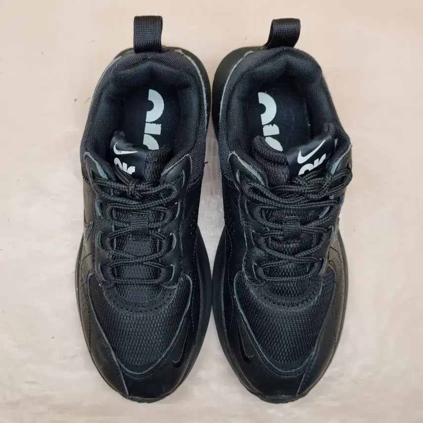 [BUNJANG] Nike Air Max Verona Sneakers / 나이키 에어맥스 베로나 운동화 220