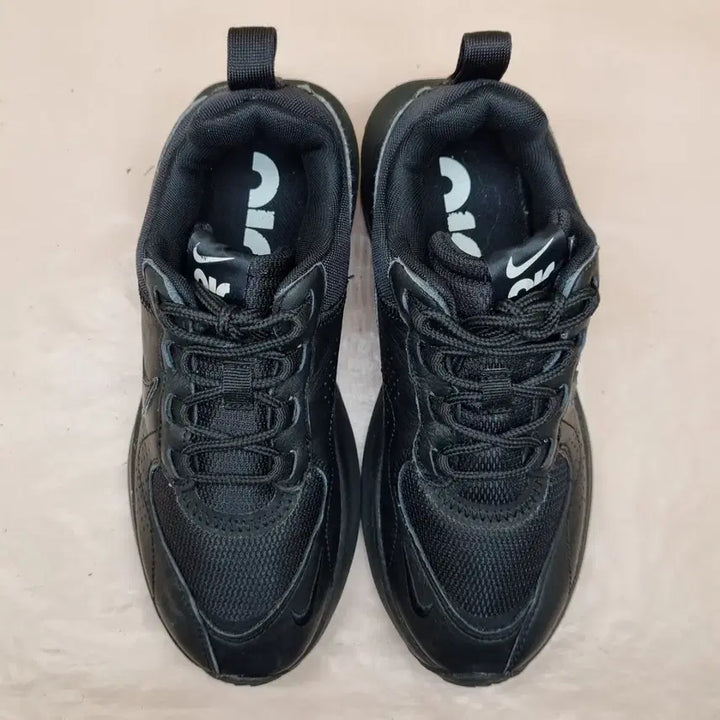 [BUNJANG] Nike Air Max Verona Sneakers / 나이키 에어맥스 베로나 운동화 220