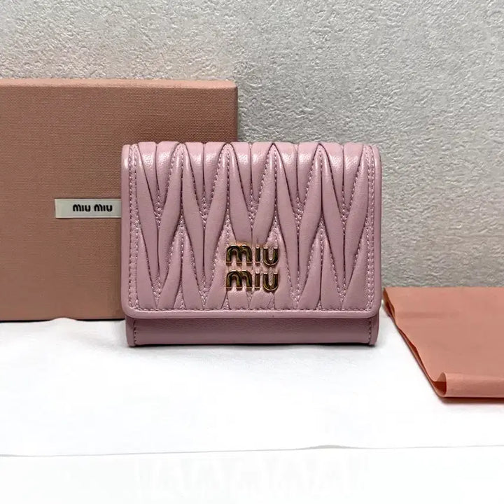 [SOLD OUT] 미우미우 마테라쎄 카드지갑