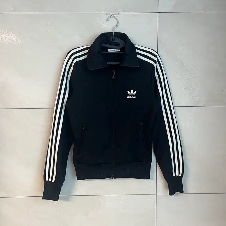 [BUNJANG] Adidas Jennie Fit Firebird Jersey Black / 아디다스 딱붙핏 제니깔 파이어버드 져지 블랙 [90]