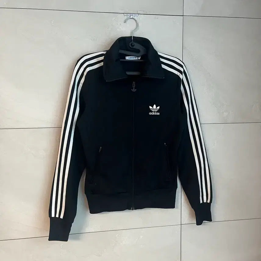 [BUNJANG] Adidas Jennie Fit Firebird Jersey Black / 아디다스 딱붙핏 제니깔 파이어버드 져지 블랙 [90]