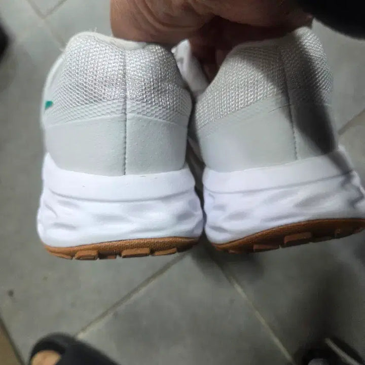 [BUNJANG] Nike Revolution 6 Sneakers Grey/Mint 250 / 나이키 레볼루션6 운동화 회색/민트250