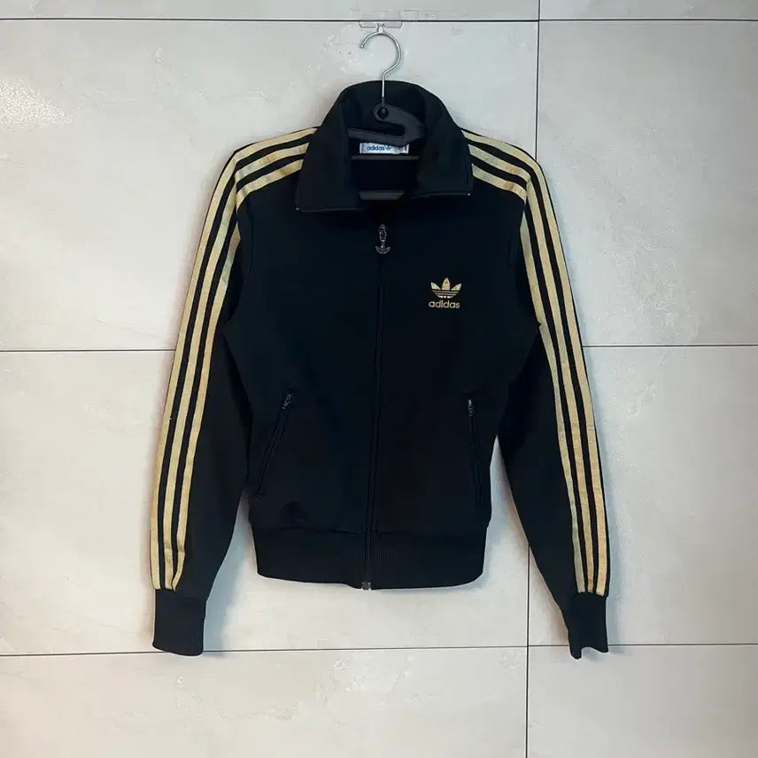 [BUNJANG] Adidas Jennie Firebird Track Jacket - Black/Gold / 아디다스 딱붙핏 제니깔 파이어버드 검,골 져지 블랙 [85]