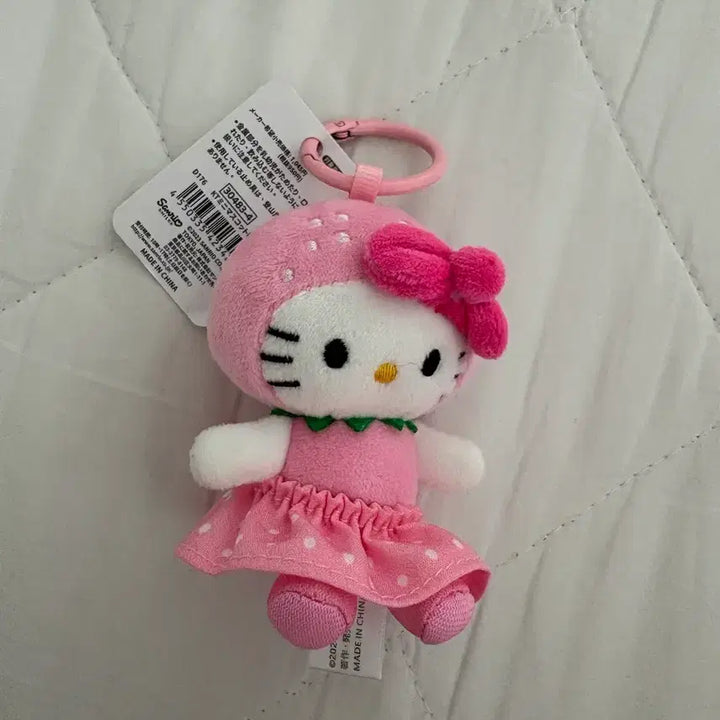 [BUNJANG] Hello Kitty Strawberry Mini Doll Keychain / 헬로키티 딸기 미니 인형 키링