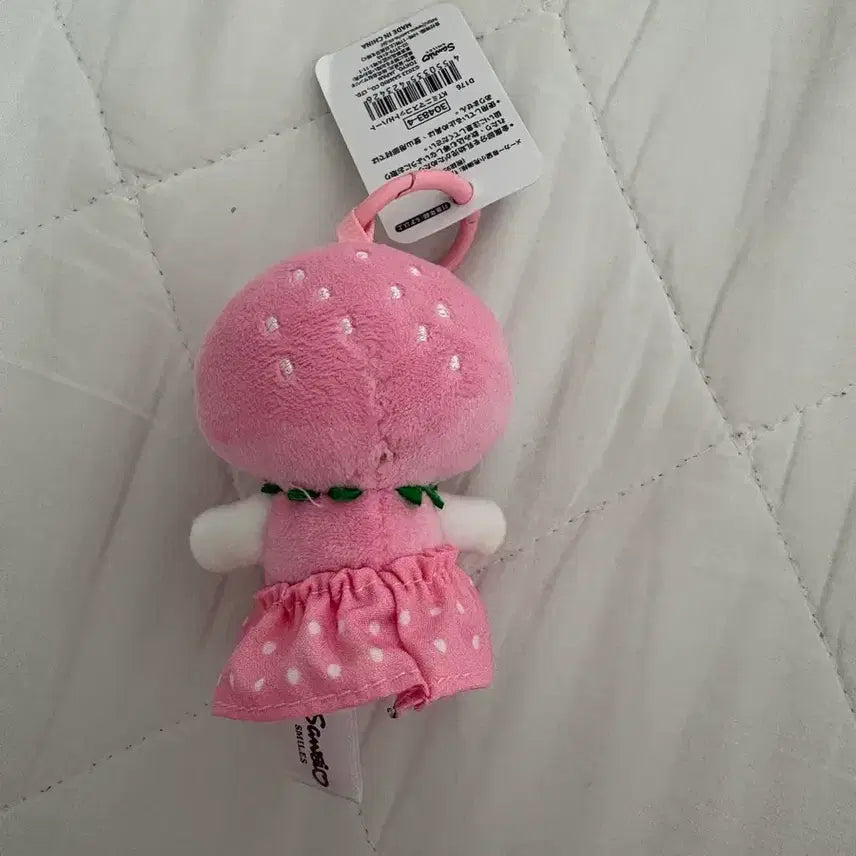 [BUNJANG] Hello Kitty Strawberry Mini Doll Keychain / 헬로키티 딸기 미니 인형 키링