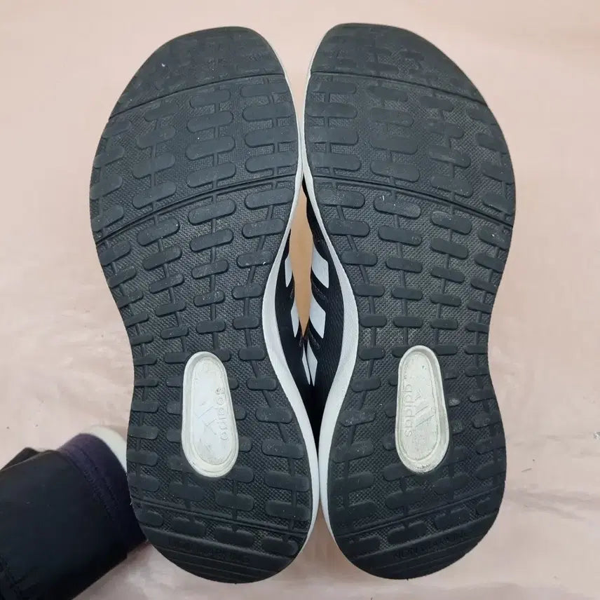 [BUNJANG] Adidas Portarun 2.0 Sneakers (240) / 아디다스 포르타런 2.0 운동화240