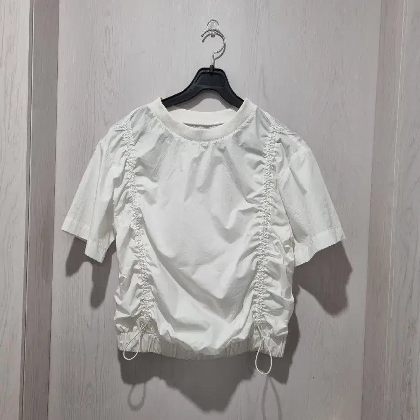 [BUNJANG] 8seconds White Shirring Short Sleeve T-Shirt / 8세컨즈의 매력적인 화이트 셔링 반팔티