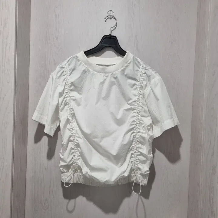 [BUNJANG] 8seconds White Shirring Short Sleeve T-Shirt / 8세컨즈의 매력적인 화이트 셔링 반팔티