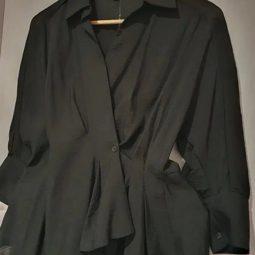[BUNJANG] Double Cocojay Black Wrap Blouse / 더블코코제이 브랜드의 블랙 랩 블라우스