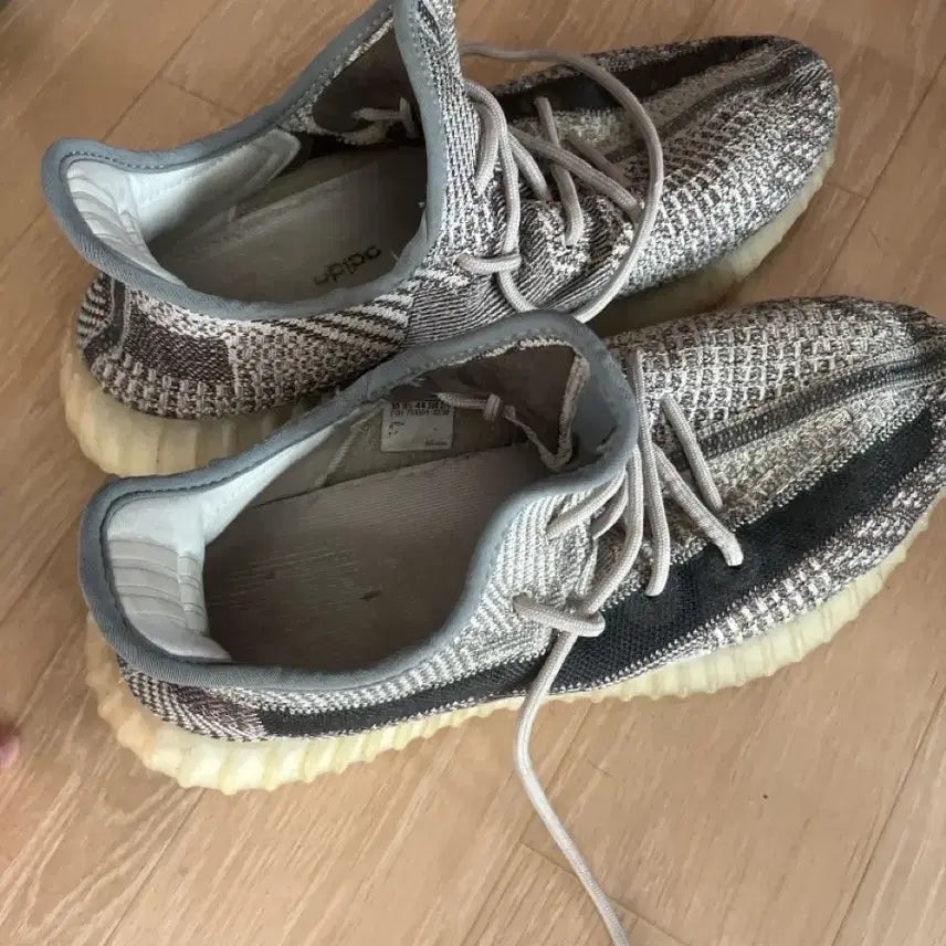 [BUNJANG] Adidas Yeezy Boost 350 V2 Sneakers / 이지부스트