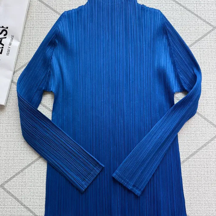 [SOLD OUT] 플리츠플리즈 블루 긴팔 티셔츠