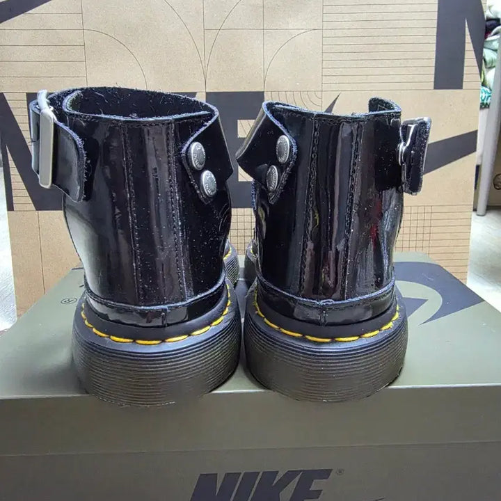 [BUNJANG] Dr. Martens Black Patent Leather Sandals / 닥터마틴 블랙유광 샌들