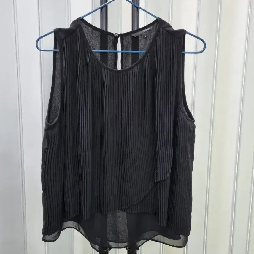 [BUNJANG] Miso Black Pleated Layered Sleeveless Blouse / 미소 블랙 플리츠 레이어드 민소매 블라우스