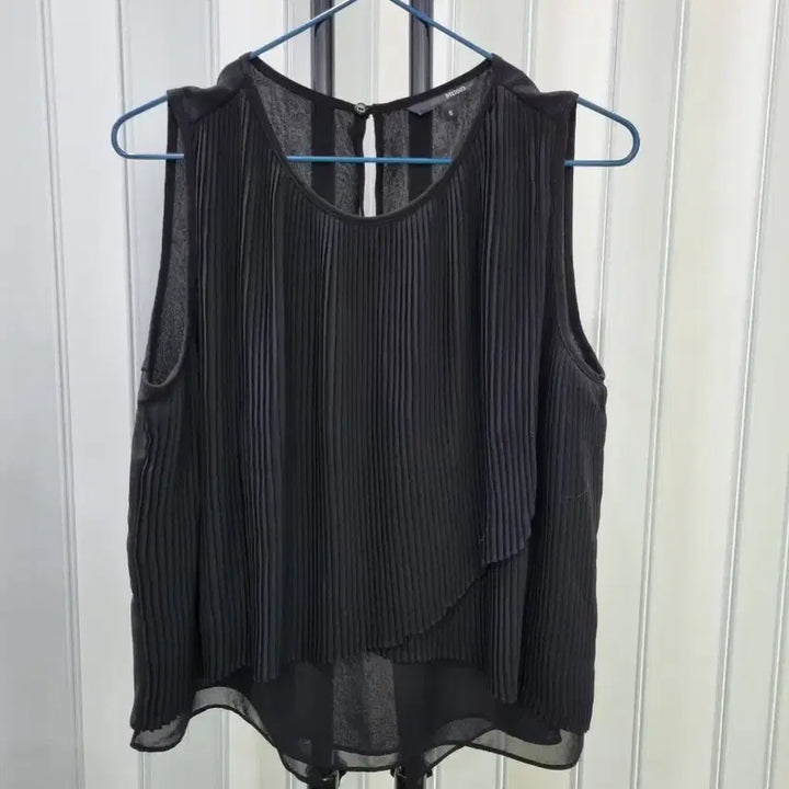 [BUNJANG] Miso Black Pleated Layered Sleeveless Blouse / 미소 블랙 플리츠 레이어드 민소매 블라우스