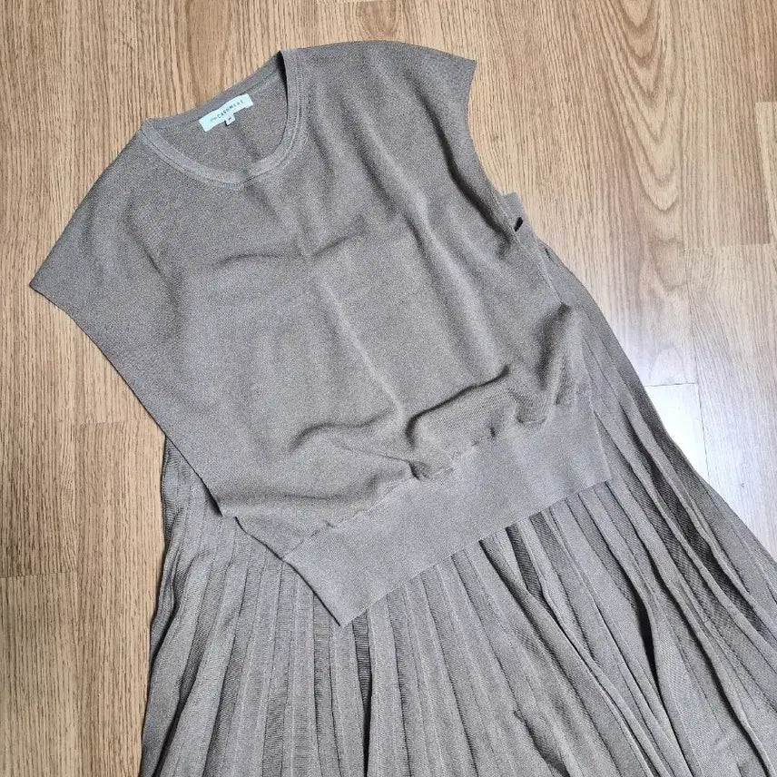 [BUNJANG] 25 Cashmere Setup Half-Sleeve Knit Top &amp; Pleated Skirt Set / 25 더 캐시미어 셋업