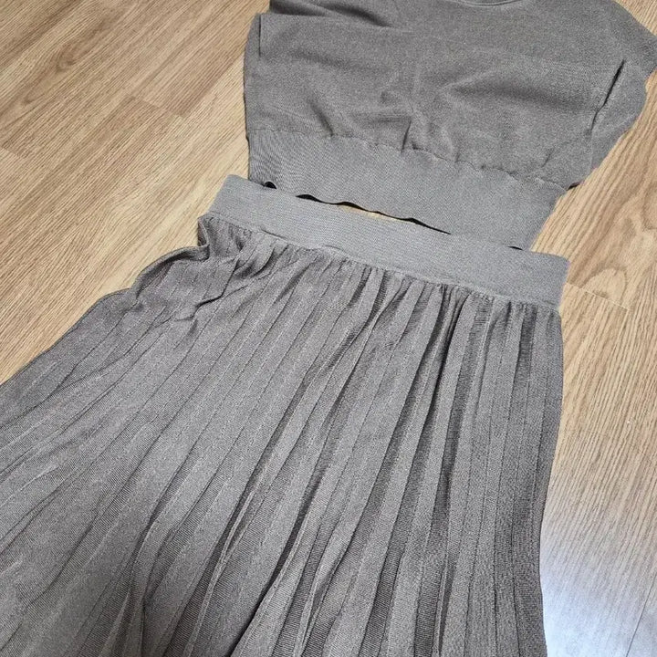 [BUNJANG] 25 Cashmere Setup Half-Sleeve Knit Top &amp; Pleated Skirt Set / 25 더 캐시미어 셋업